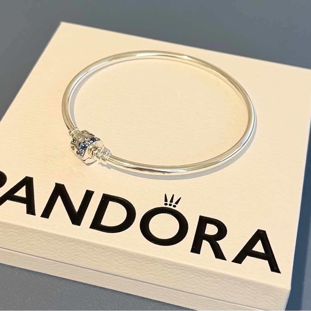 Pandora Sterling Silver Bangle w. Blue 🩵 Pave Crystal 💎 Clasp